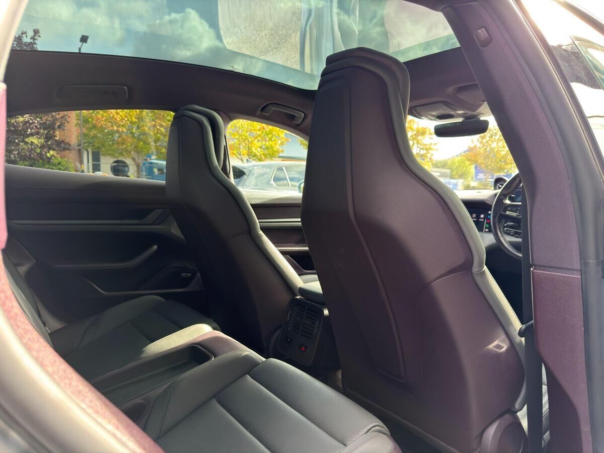 Porsche Taycan Taycan Gallery Image