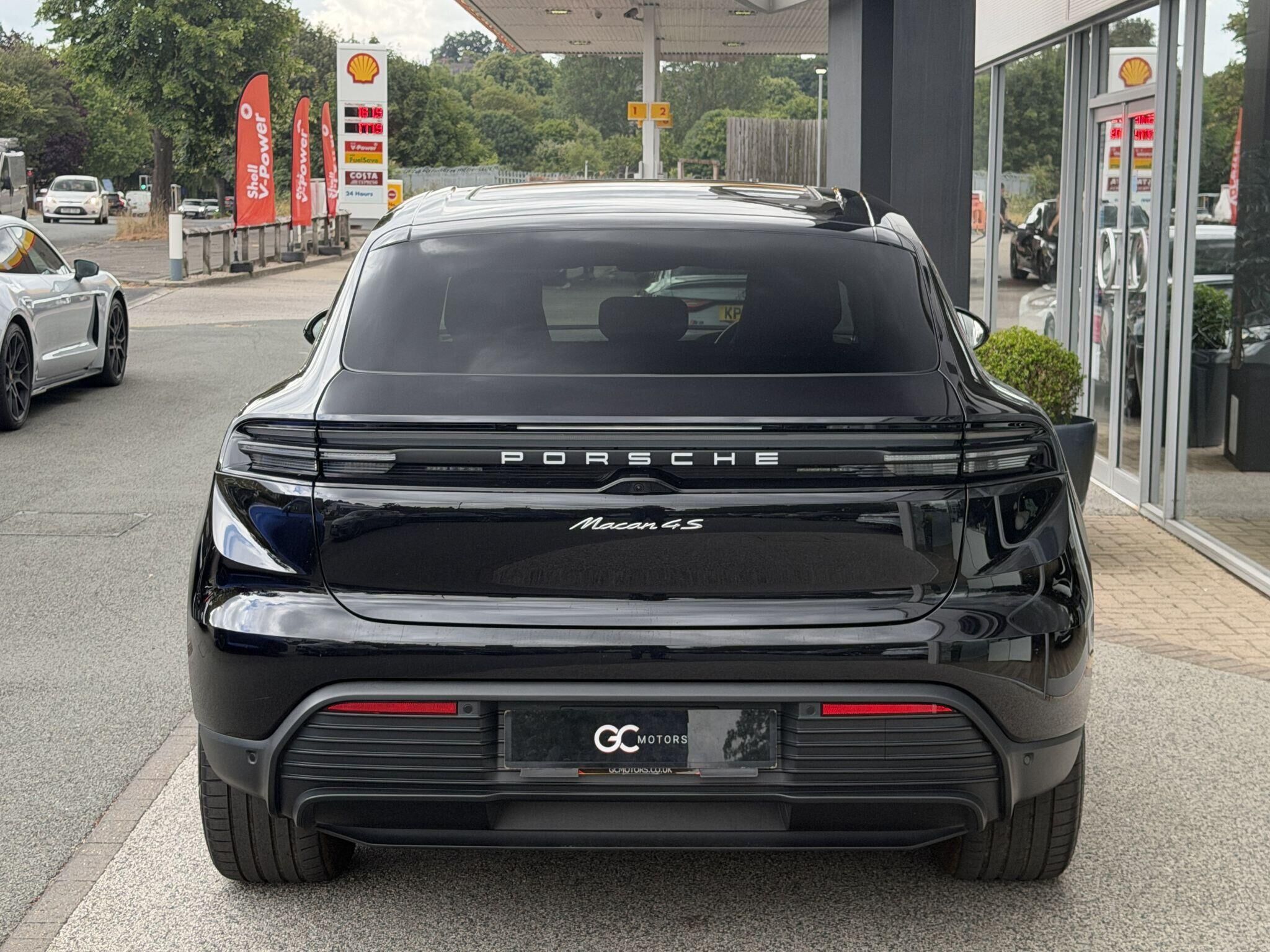 Porsche Macan Macan Gallery Image