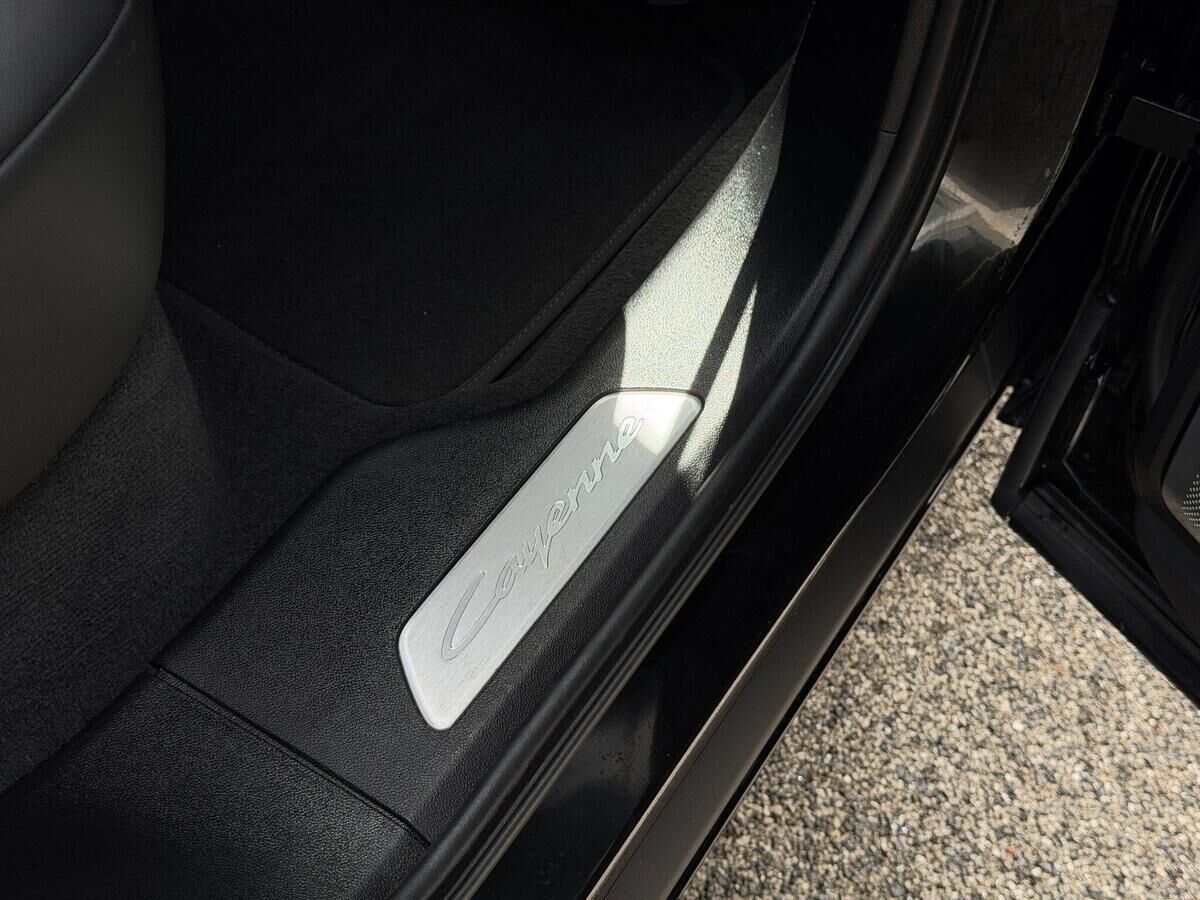 Porsche Cayenne Cayenne Gallery Image