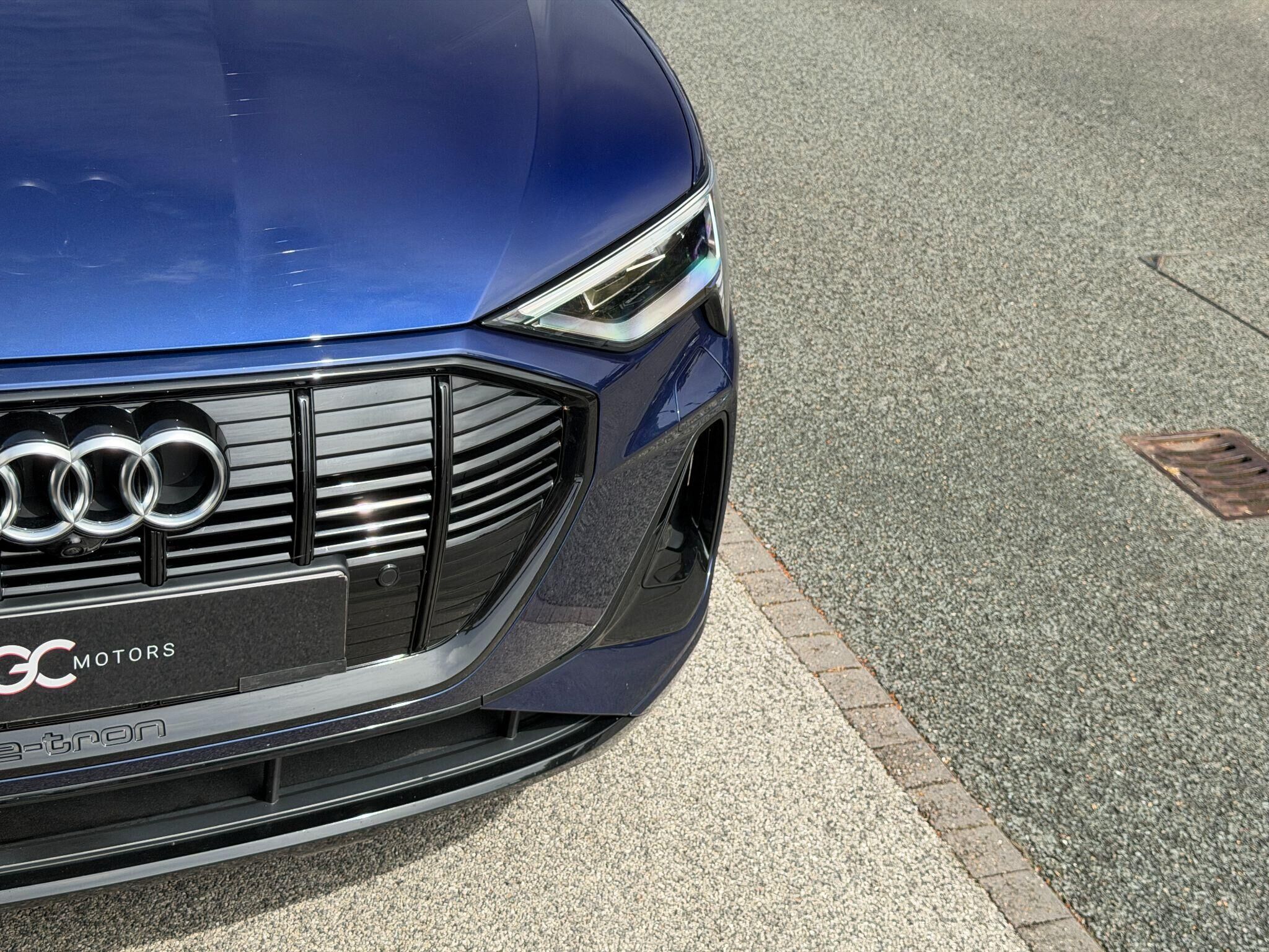 Audi e-tron e-tron Gallery Image