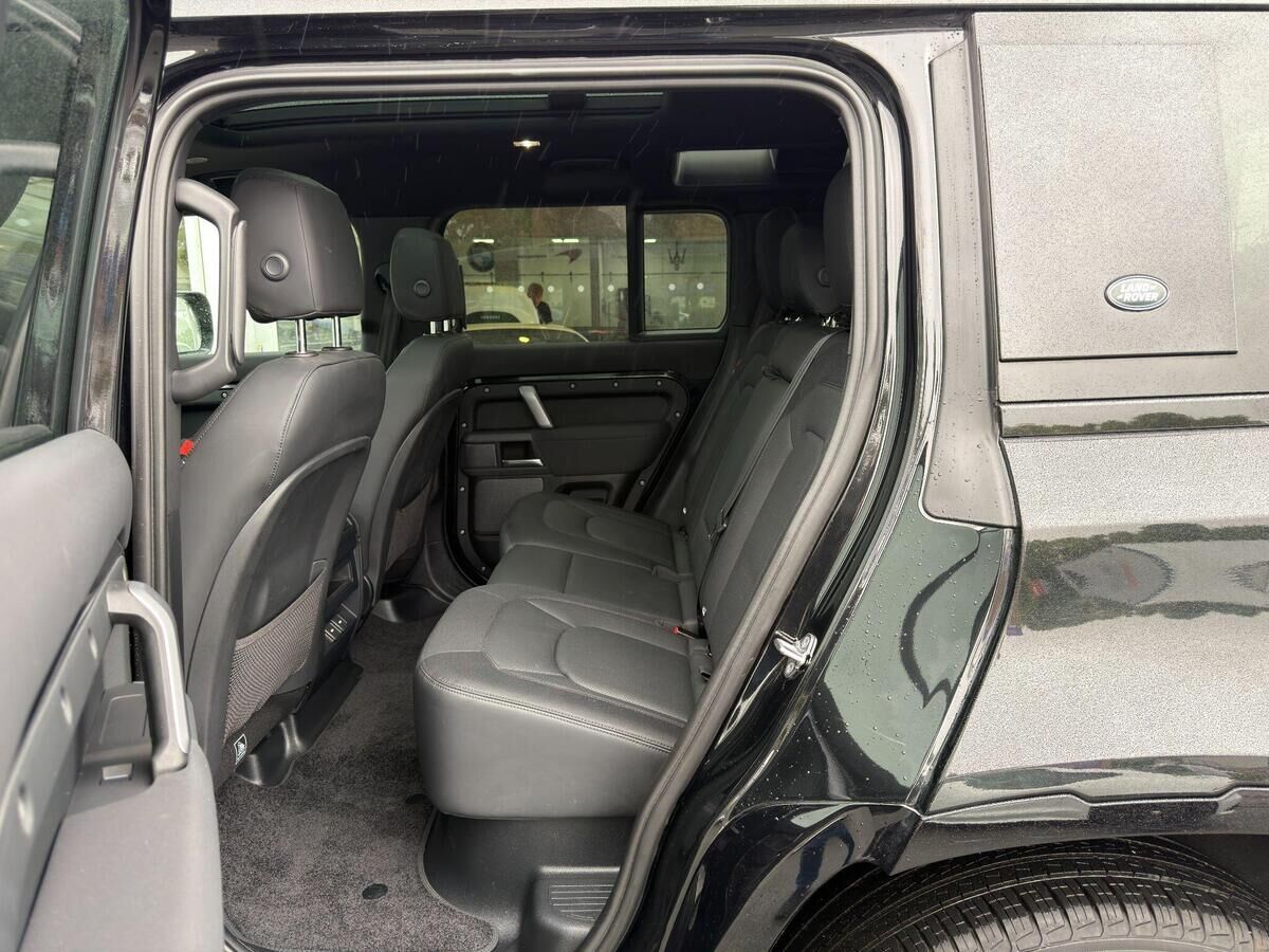 Land Rover Defender 110 Defender 110 Gallery Image