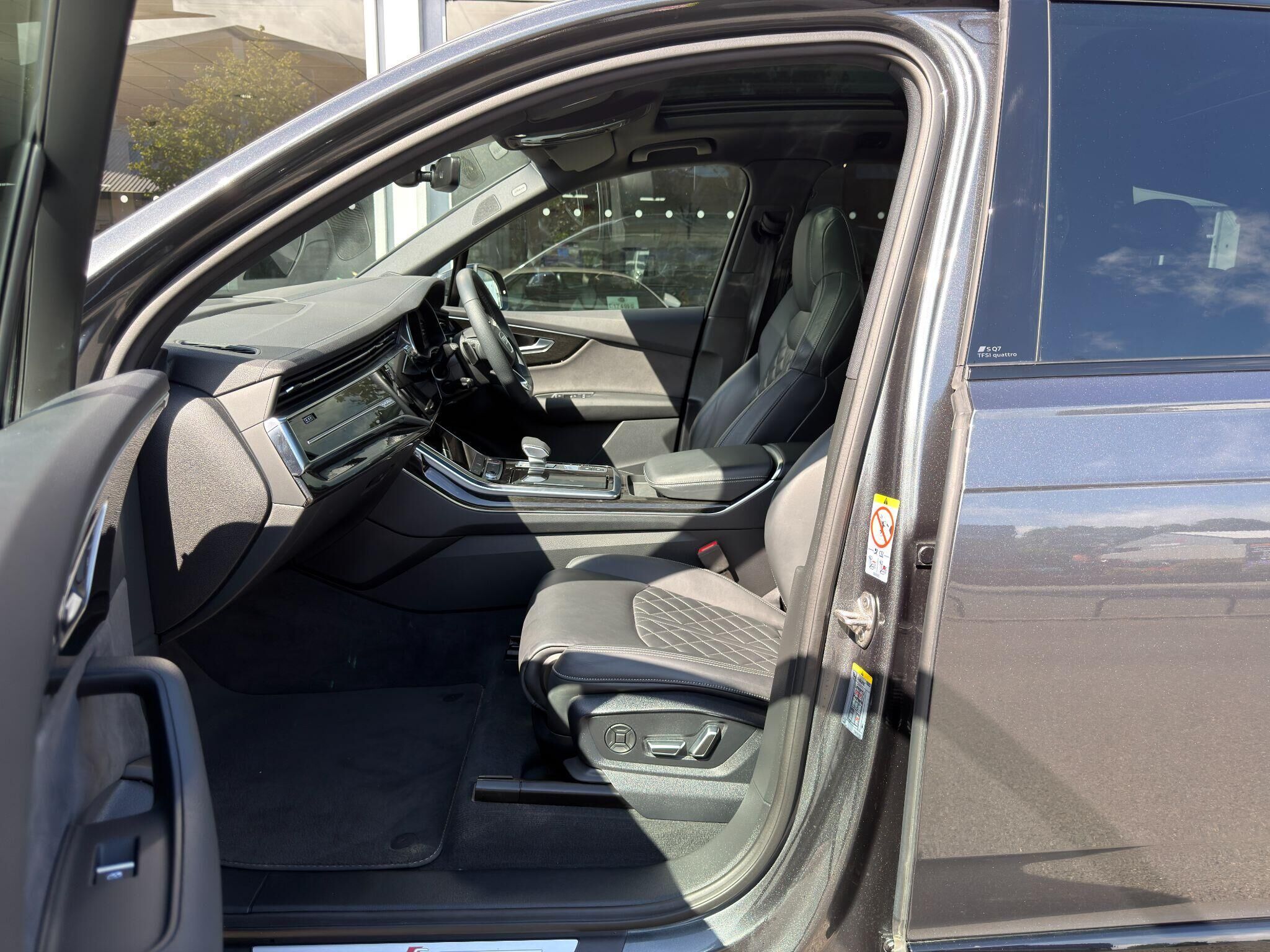 Audi SQ7 SQ7 Gallery Image