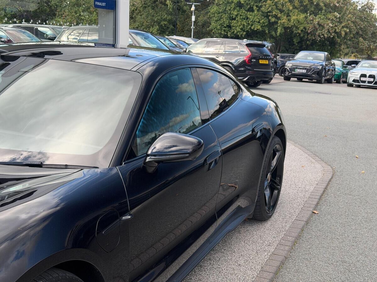 Porsche Taycan Taycan Gallery Image