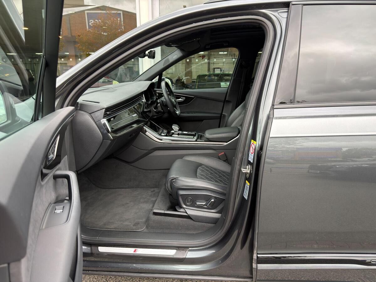 Audi SQ7 SQ7 Gallery Image