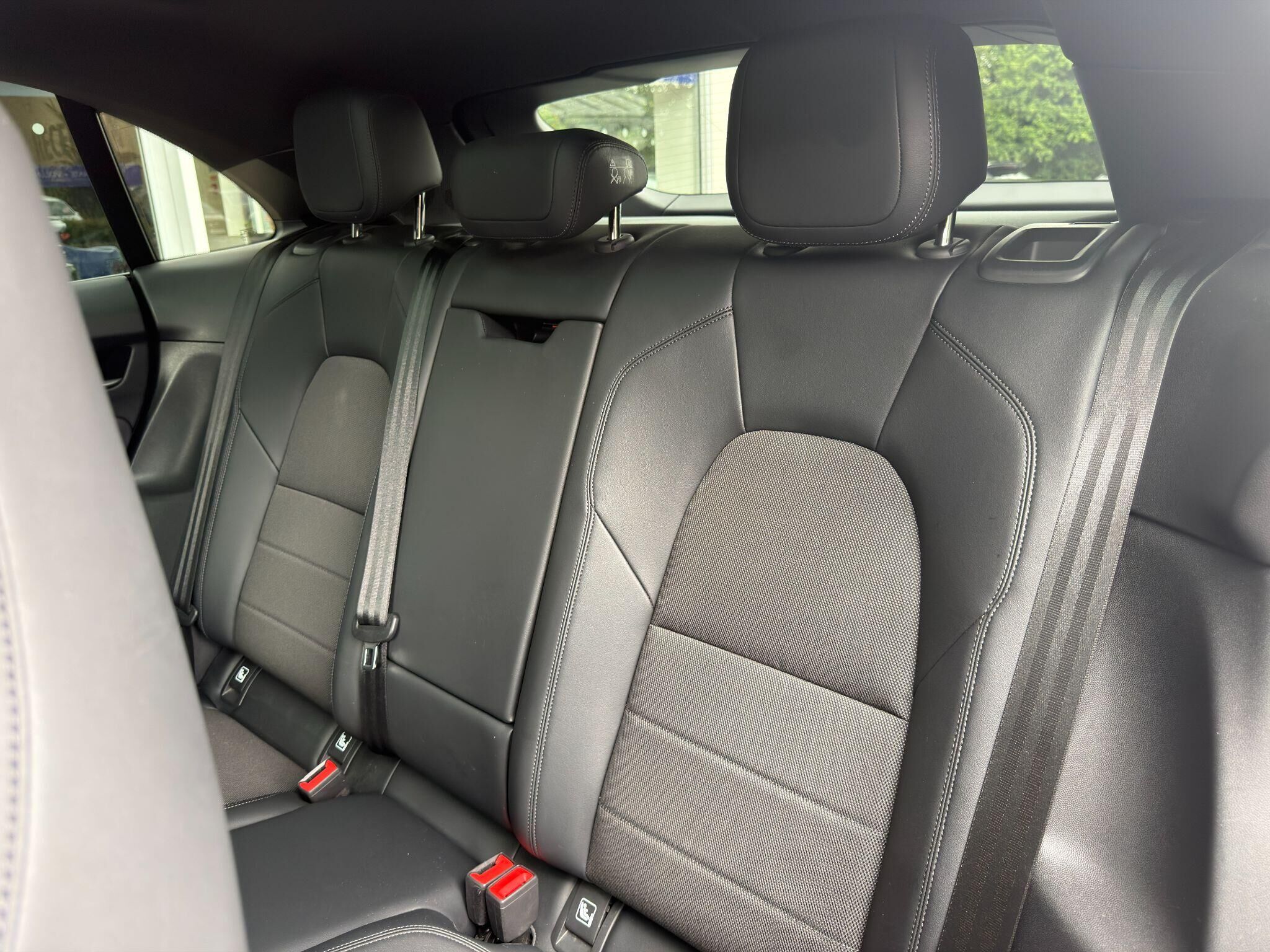 Porsche Macan Macan Gallery Image