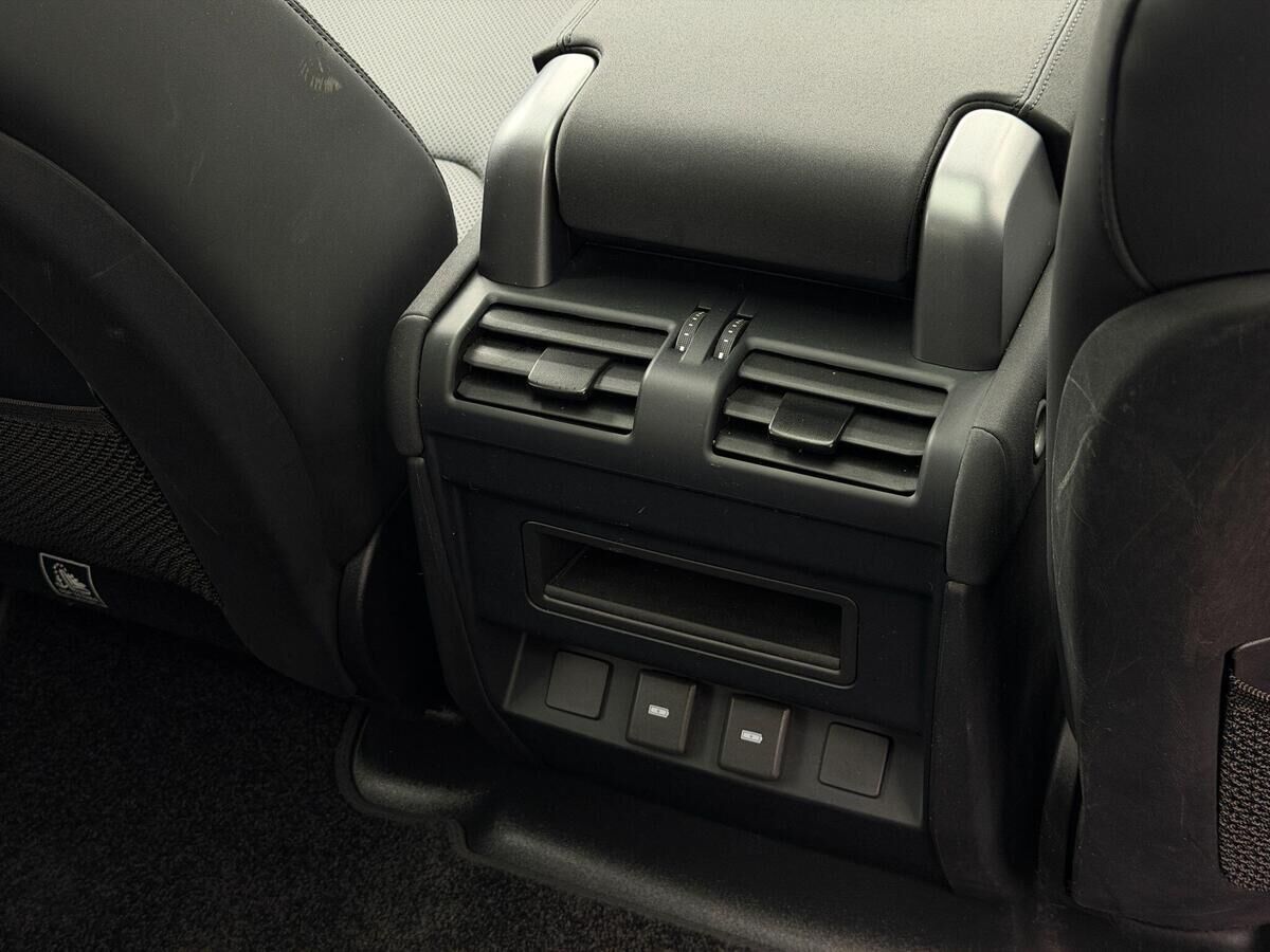 Land Rover Defender 110 Defender 110 Gallery Image
