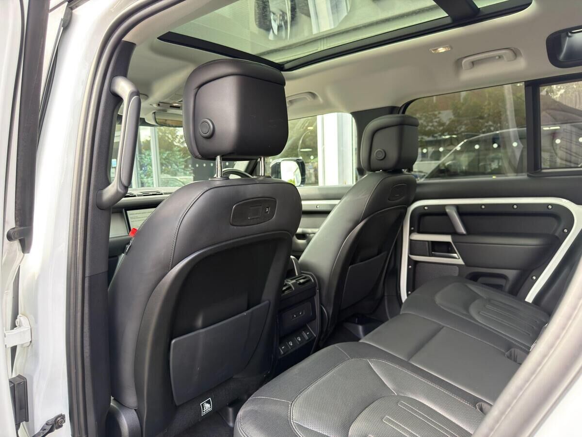 Land Rover Defender 110 Defender 110 Gallery Image
