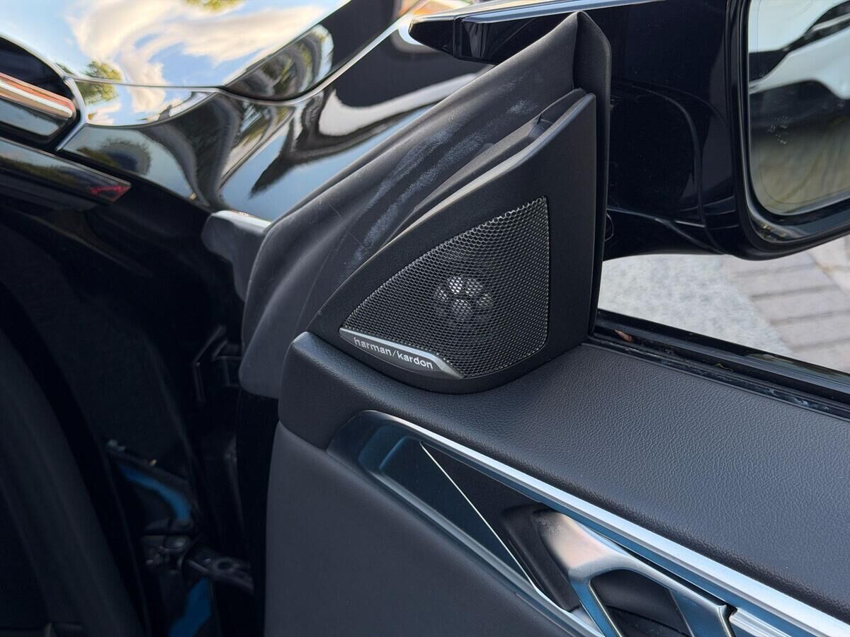 BMW M4 M4 Gallery Image