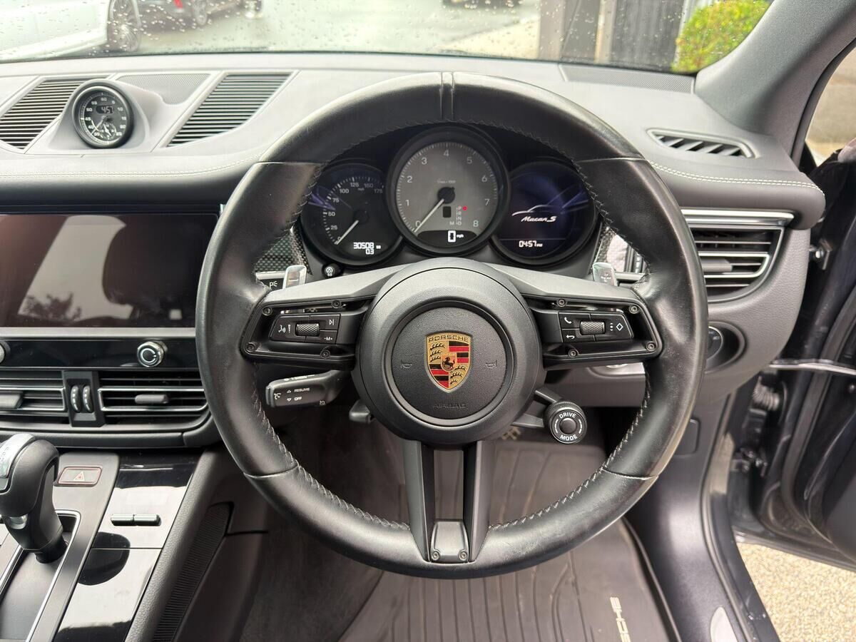 Porsche Macan Macan Gallery Image