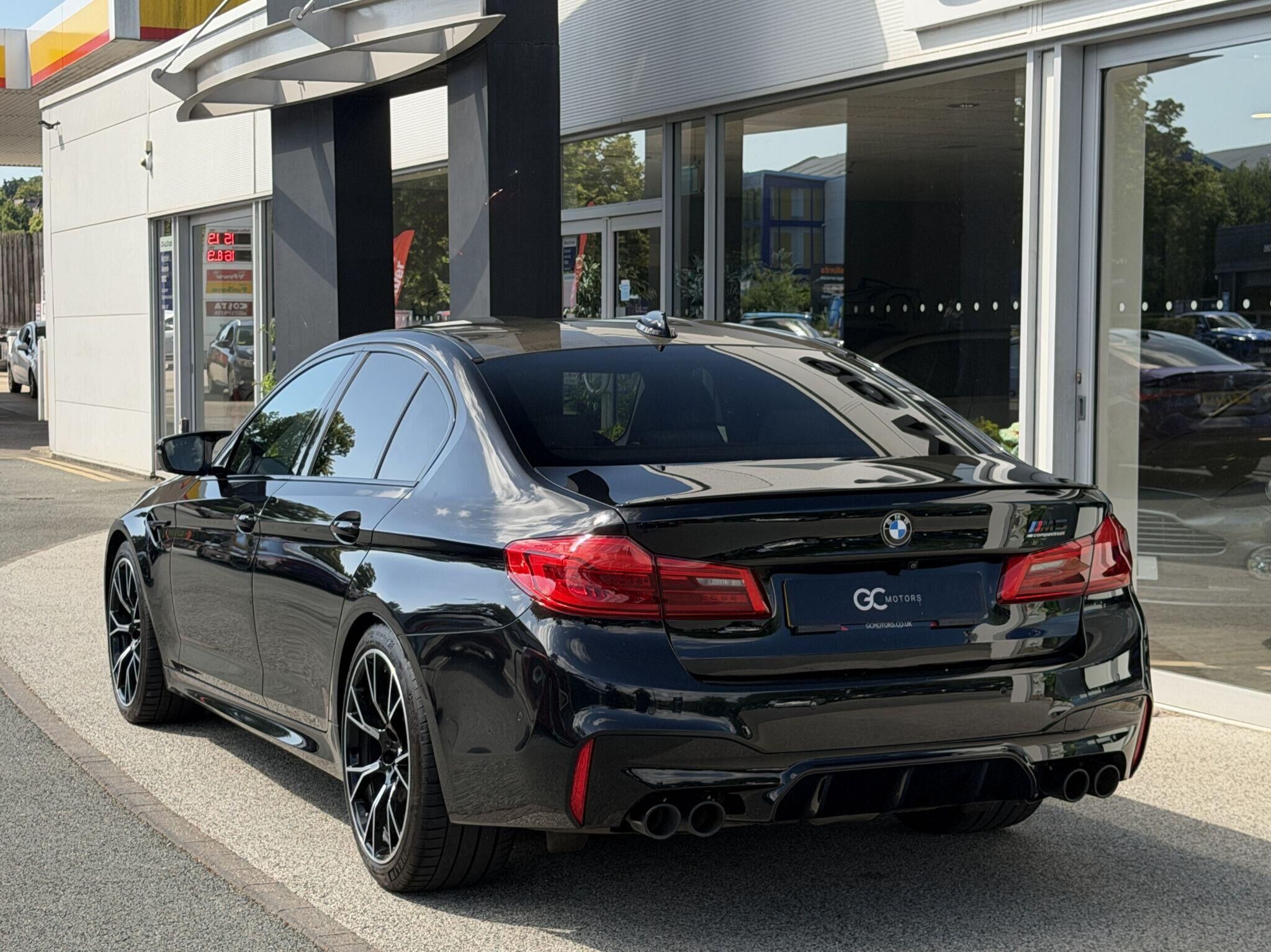 BMW M5 M5 Gallery Image
