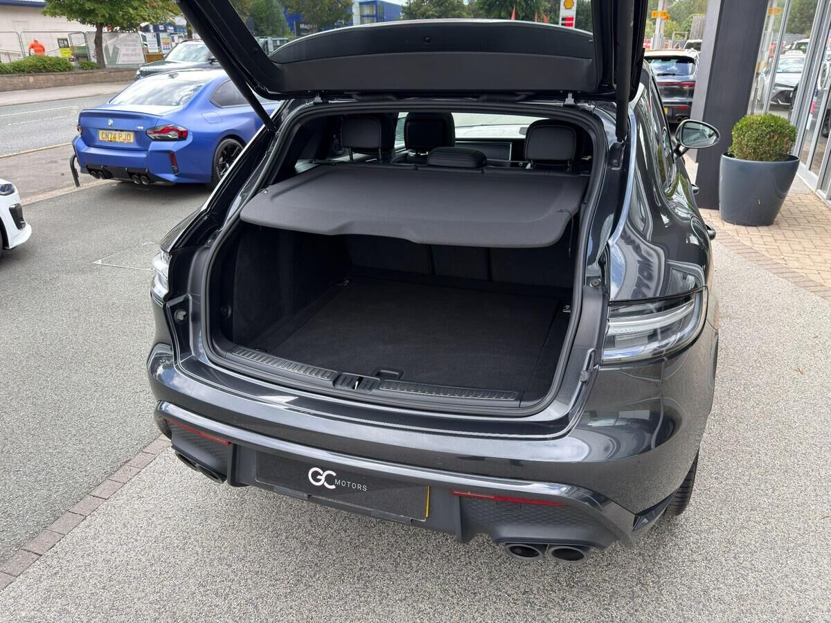 Porsche Macan Macan Gallery Image