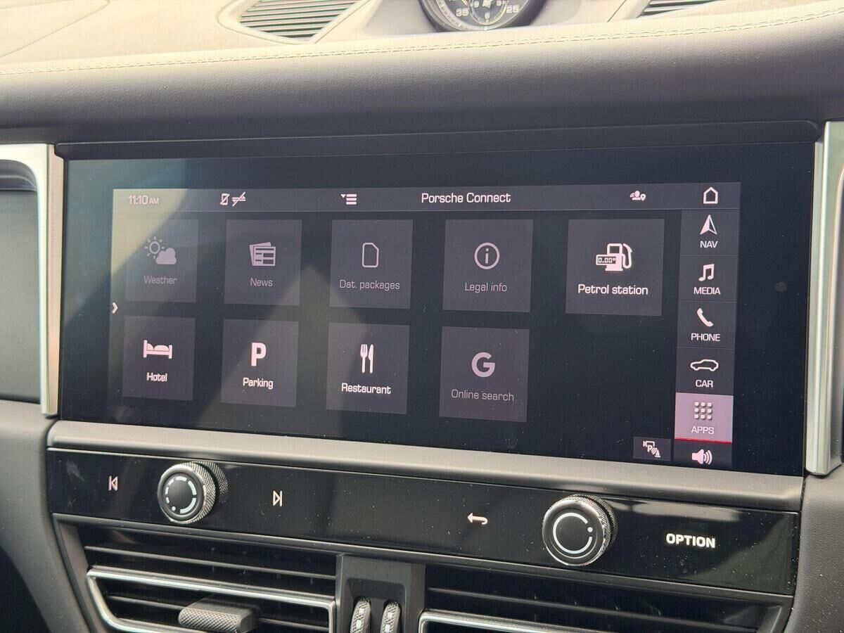 Porsche Macan Macan Gallery Image