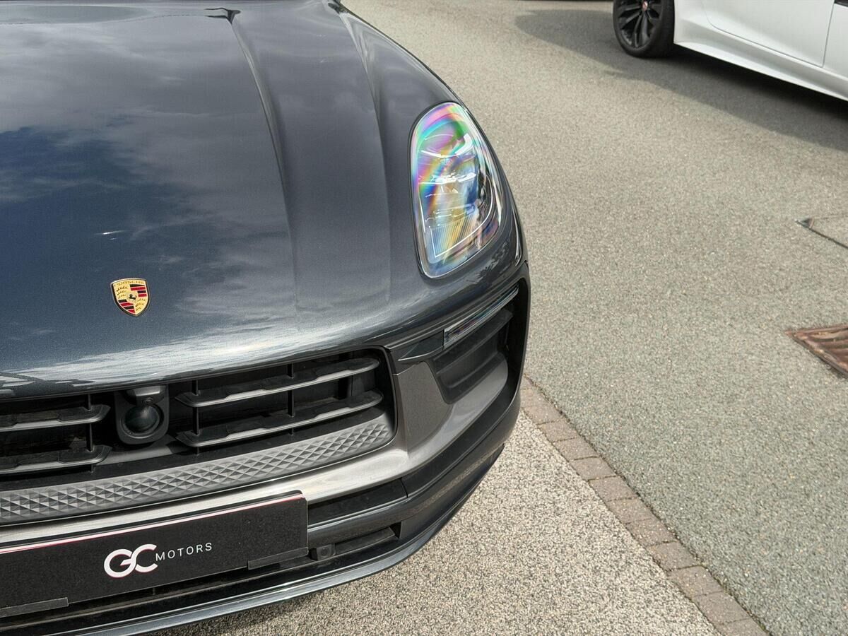 Porsche Macan Macan Gallery Image