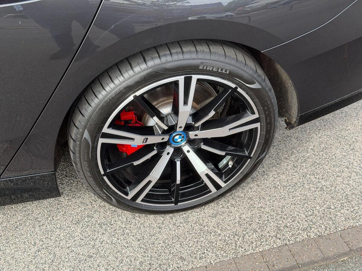 BMW i5 i5 Gallery Image