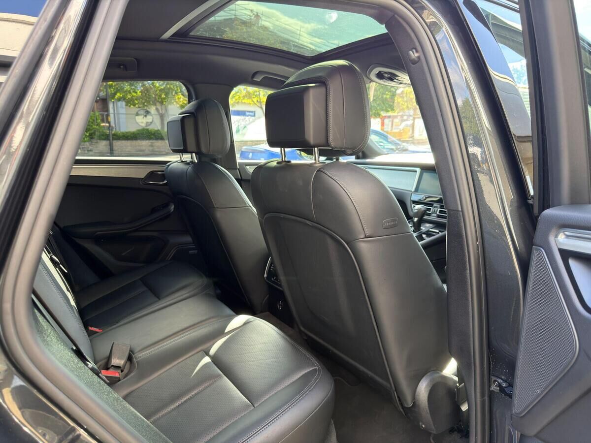 Porsche Macan Macan Gallery Image