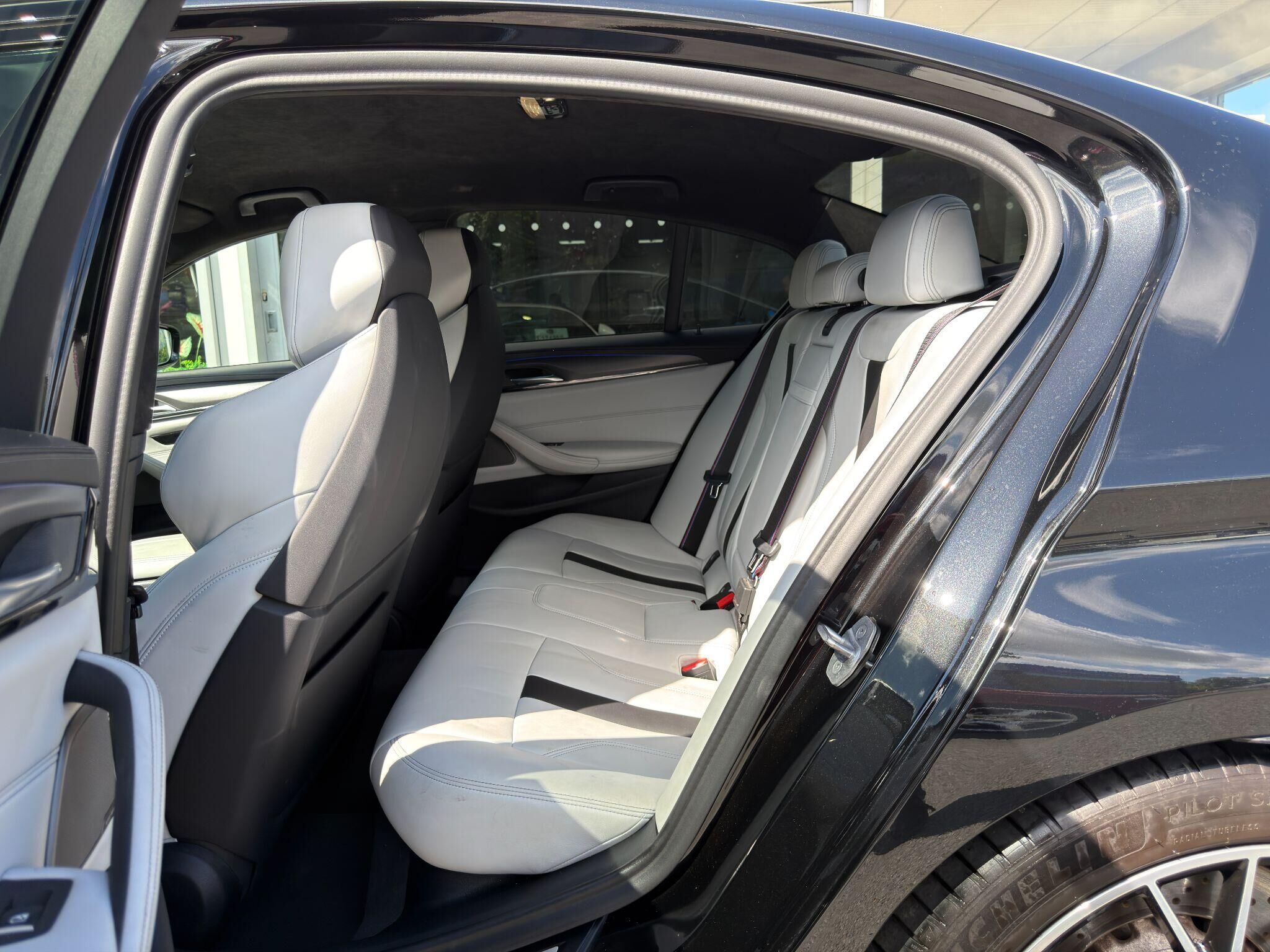 BMW M5 M5 Gallery Image