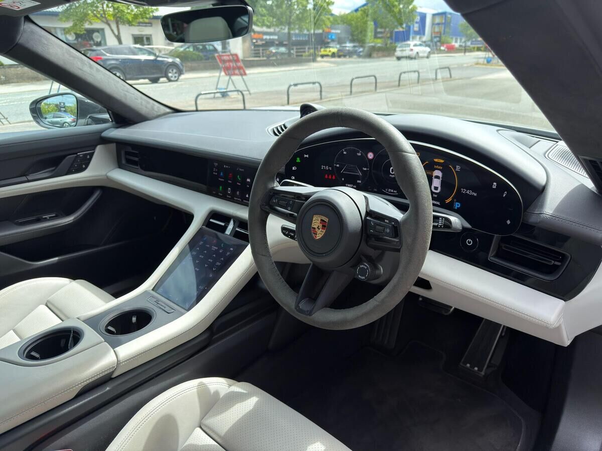 Porsche Taycan Taycan Gallery Image
