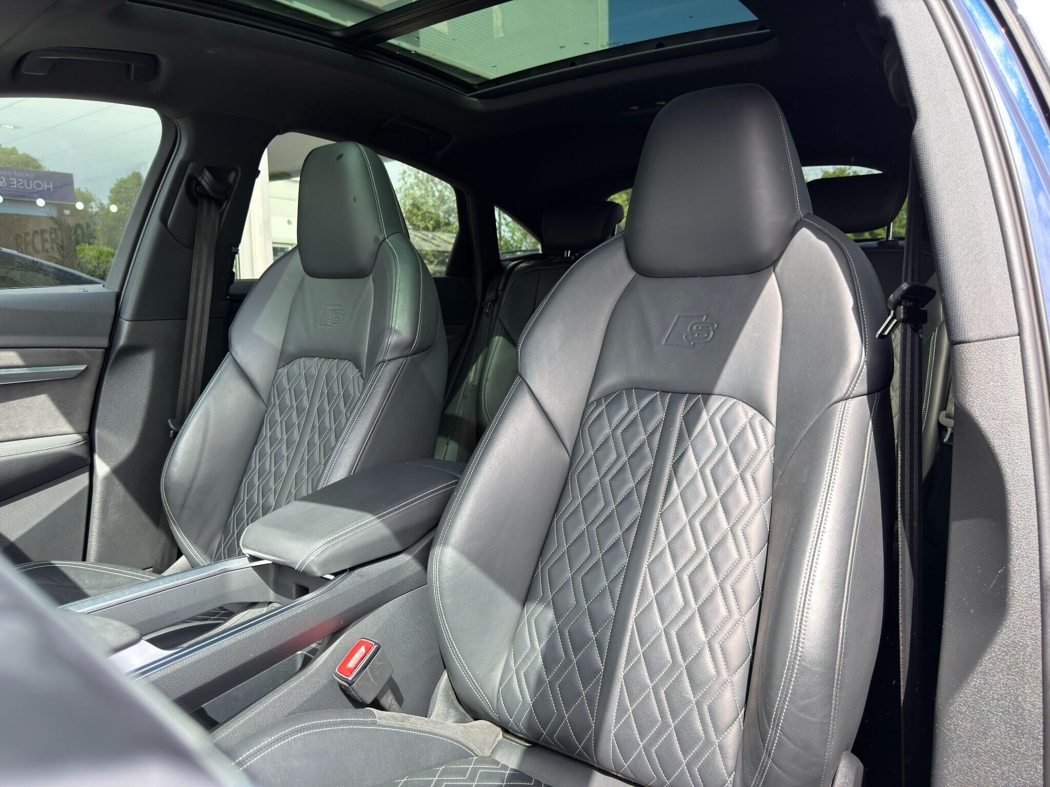 Audi e-tron e-tron Gallery Image