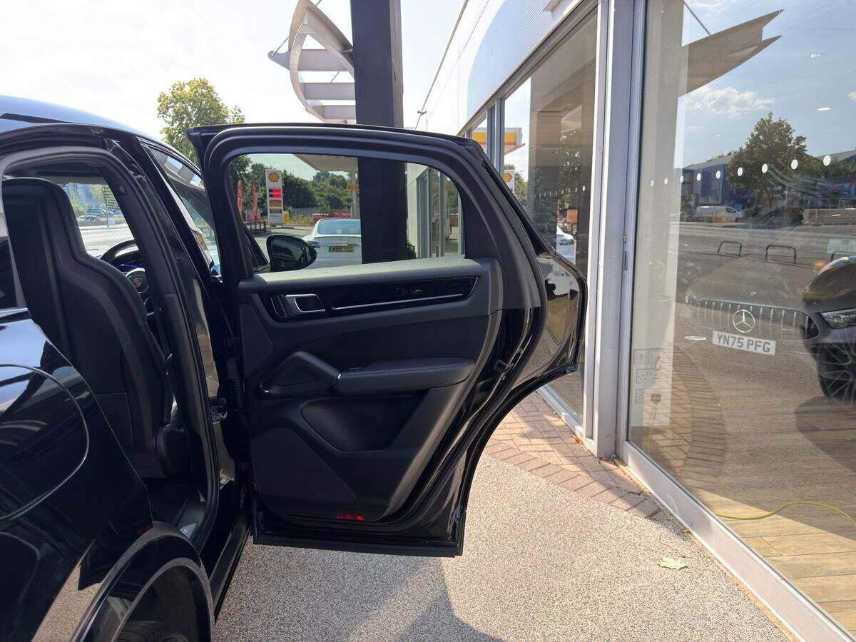Porsche Cayenne Cayenne Gallery Image