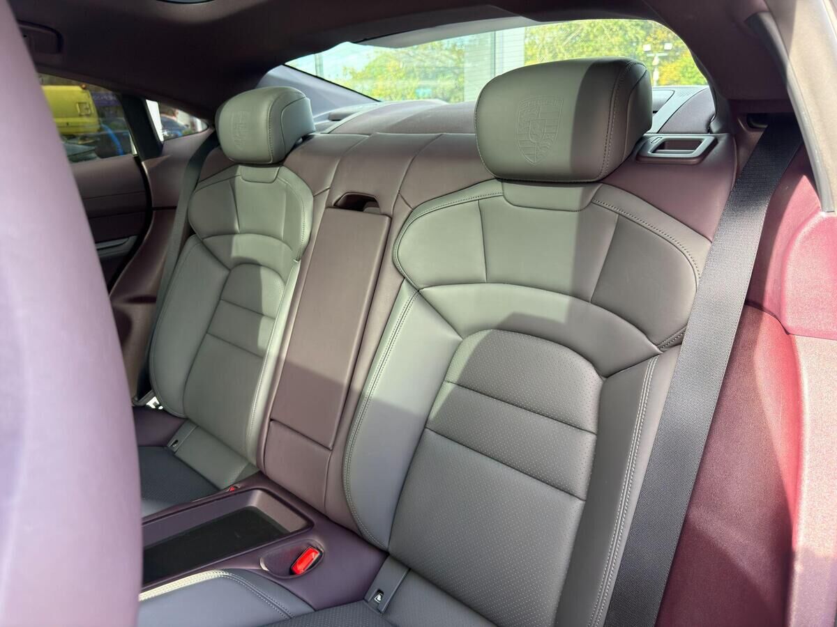 Porsche Taycan Taycan Gallery Image