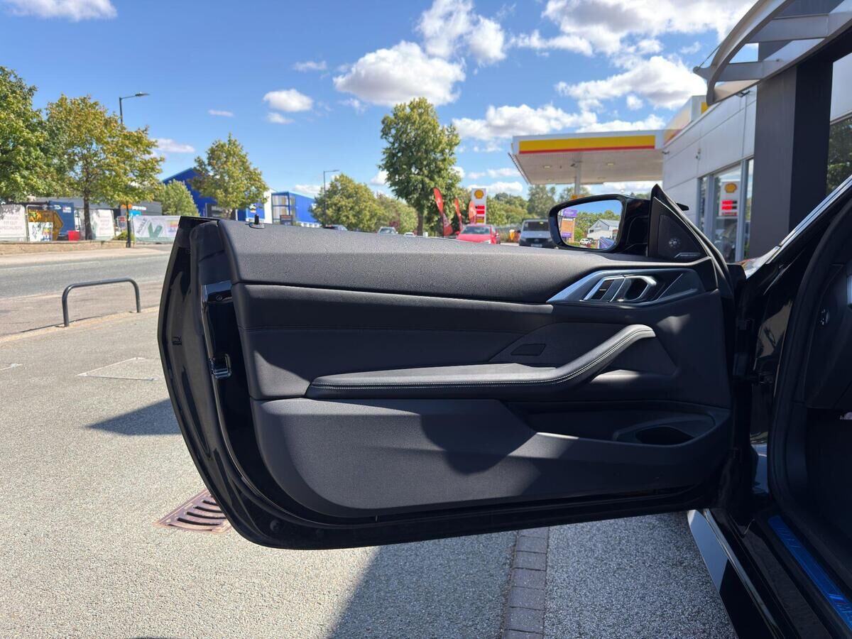 BMW M4 M4 Gallery Image