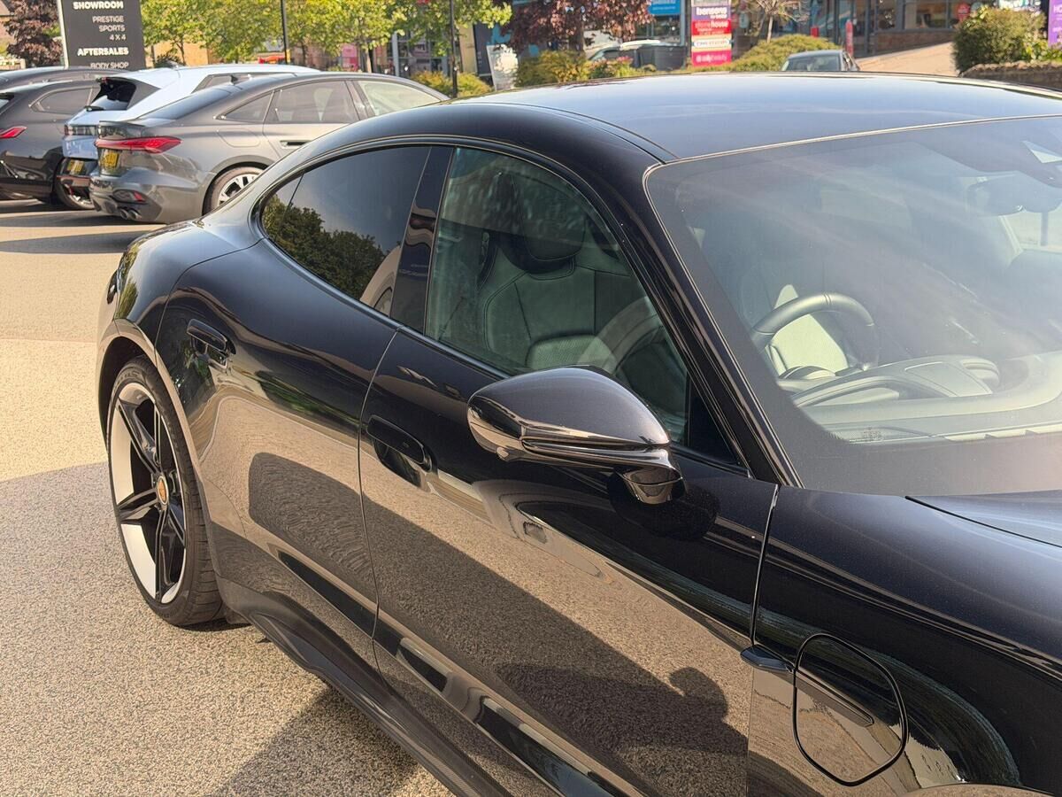 Porsche Taycan Taycan Gallery Image