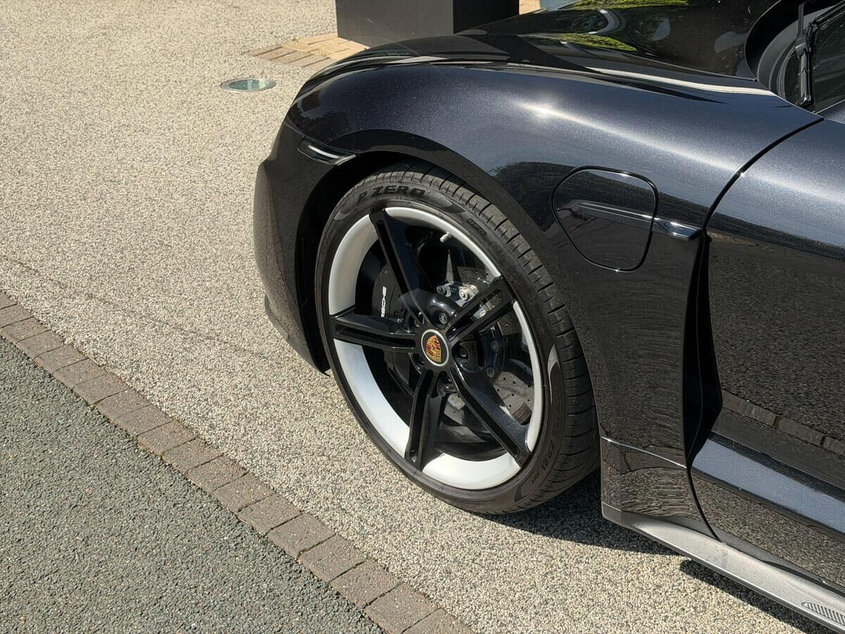 Porsche Taycan Taycan Gallery Image