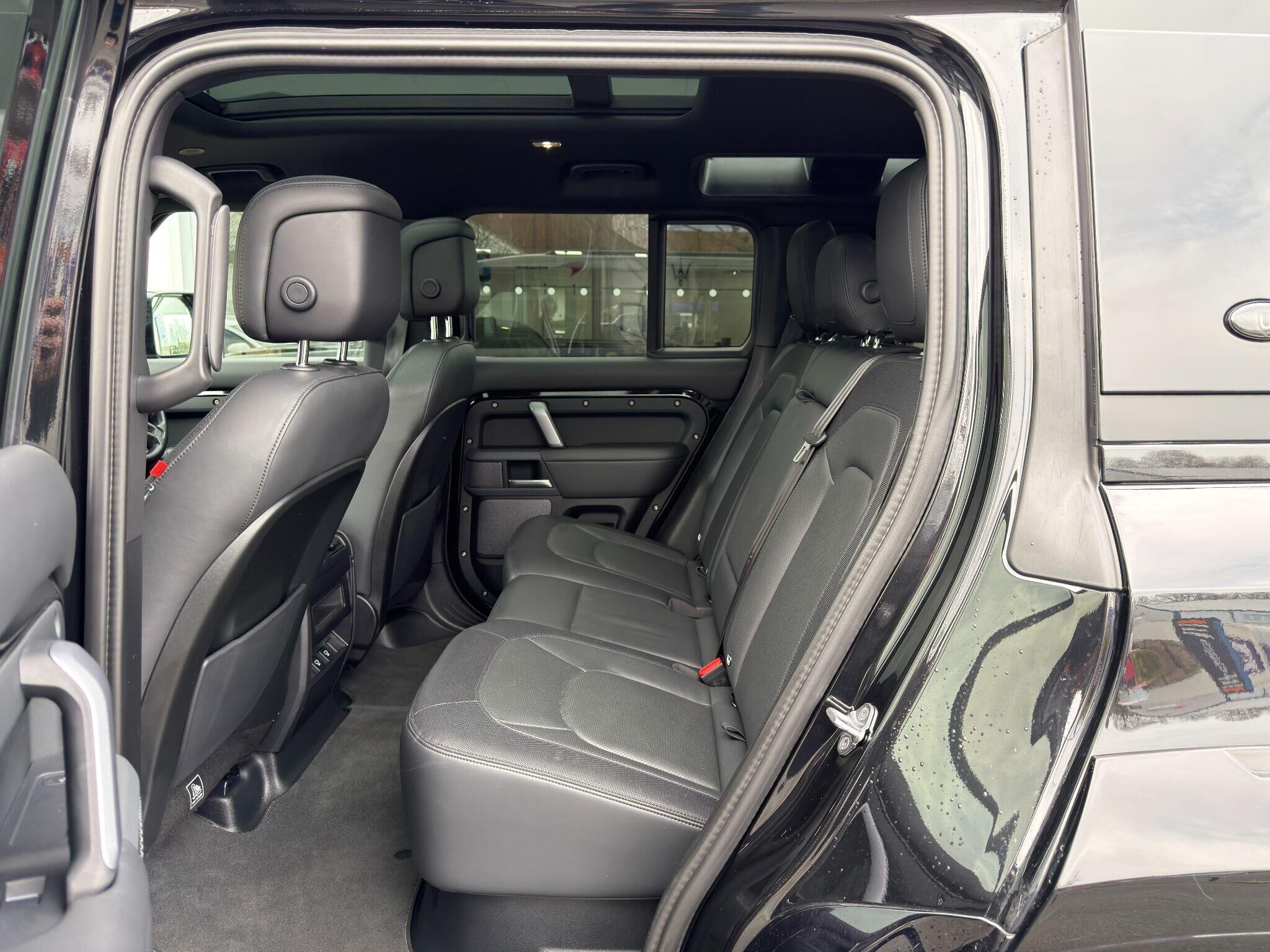 Land Rover Defender 110 Defender 110 Gallery Image