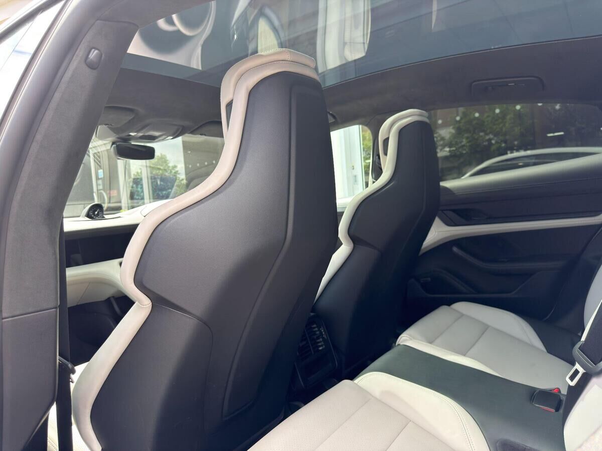 Porsche Taycan Taycan Gallery Image