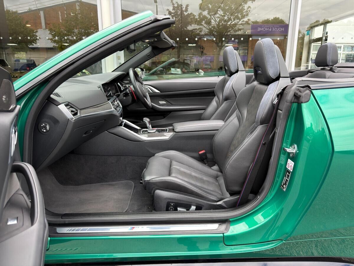 BMW M4 M4 Gallery Image