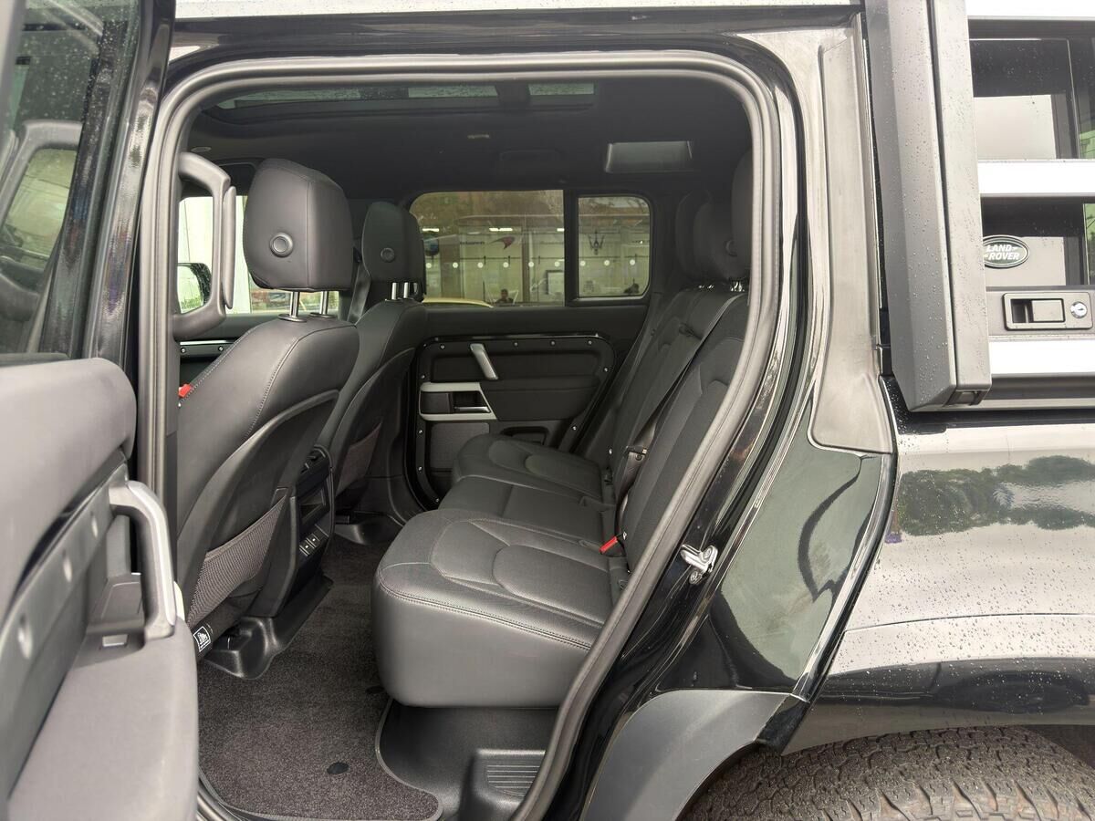Land Rover Defender 110 Defender 110 Gallery Image