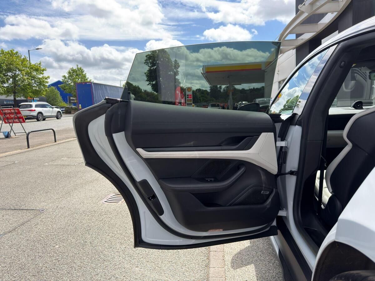 Porsche Taycan Taycan Gallery Image