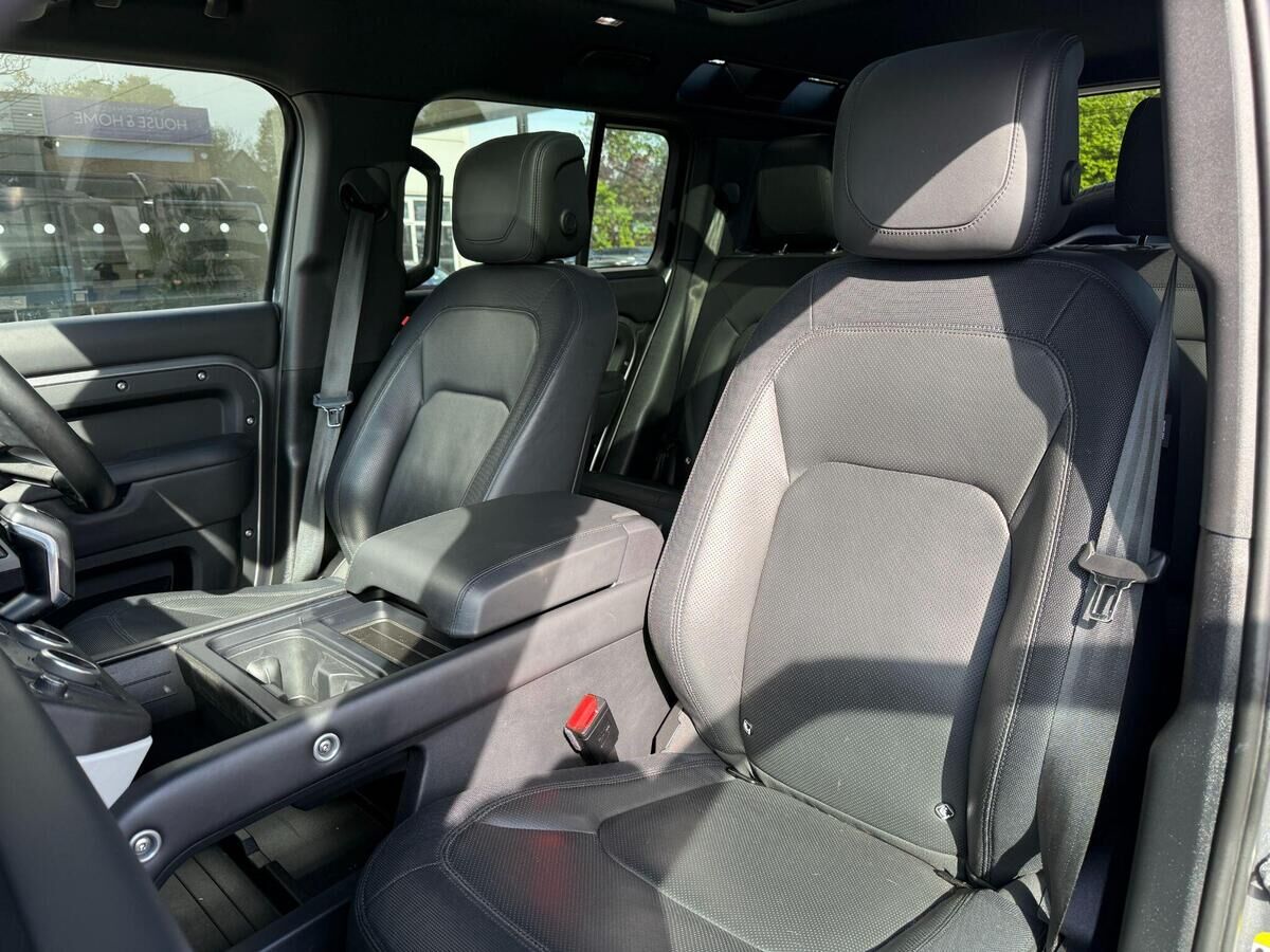 Land Rover Defender 110 Defender 110 Gallery Image