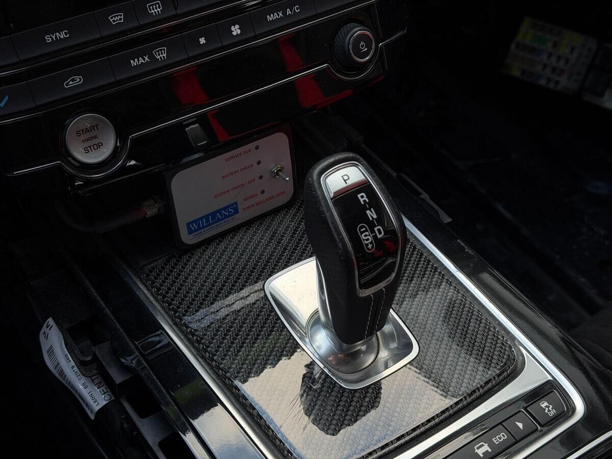 Jaguar XE XE Gallery Image