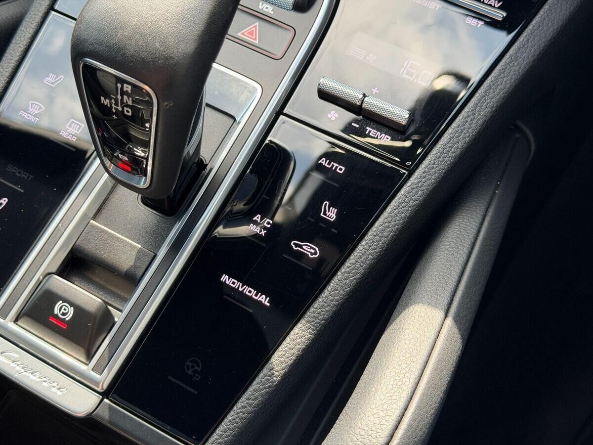 Porsche Cayenne Cayenne Gallery Image
