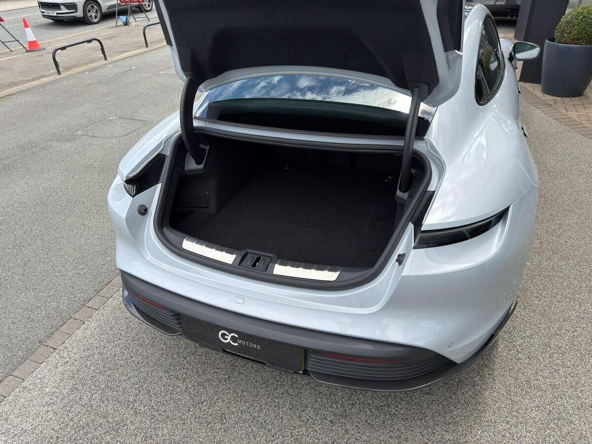 Porsche Taycan Taycan Gallery Image