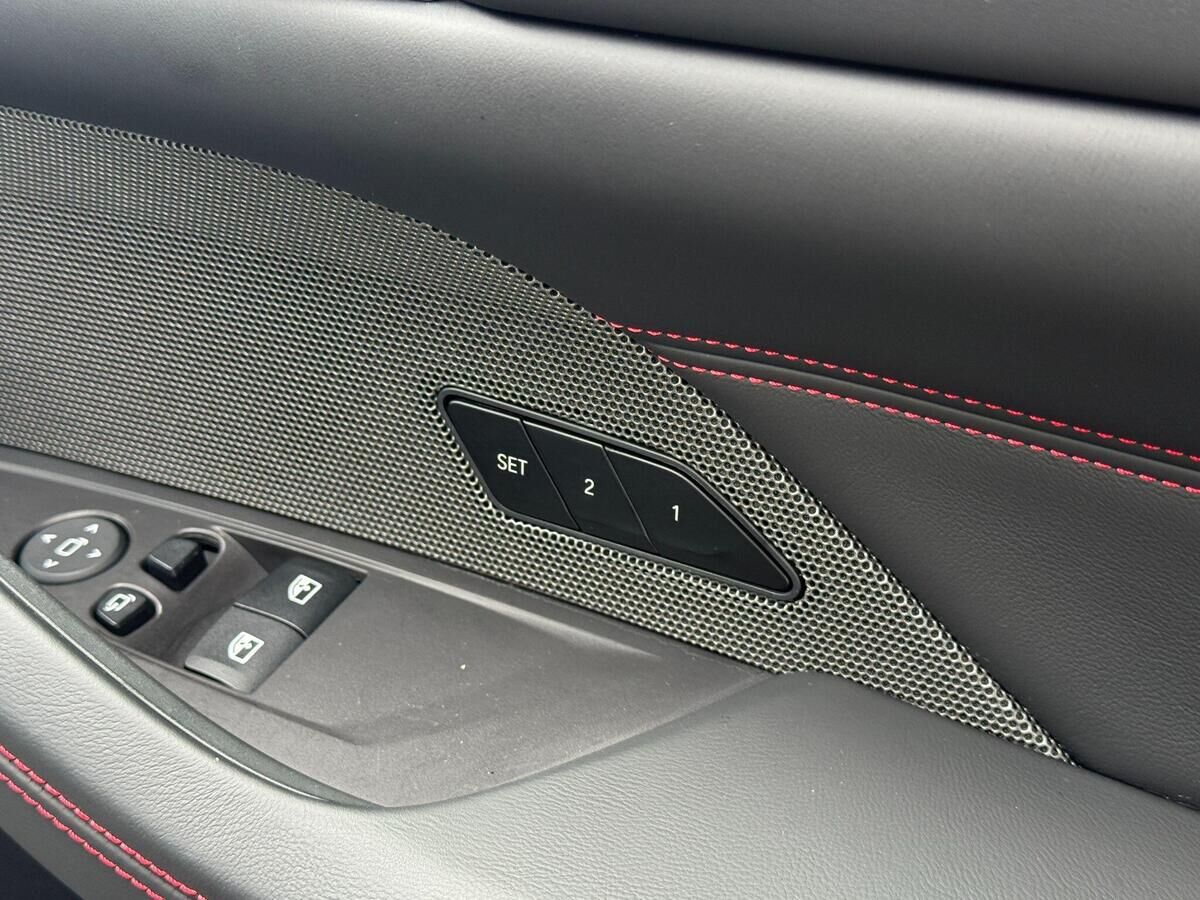 BMW M4 M4 Gallery Image
