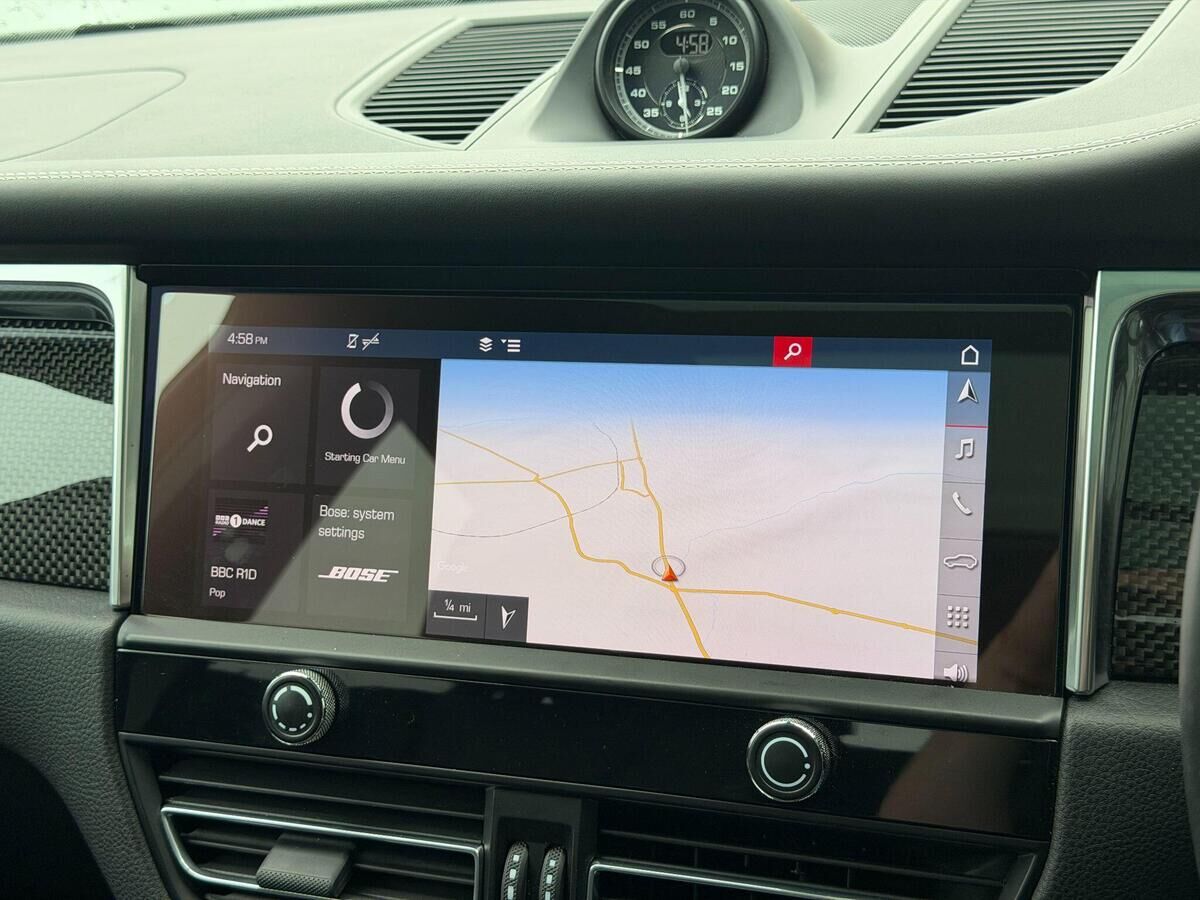 Porsche Macan Macan Gallery Image