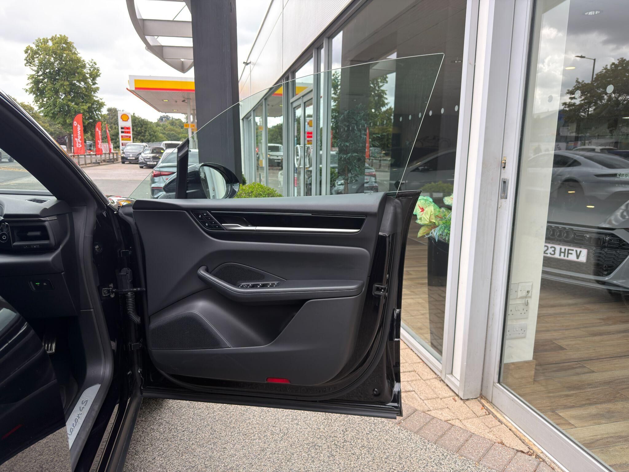 Porsche Macan Macan Gallery Image