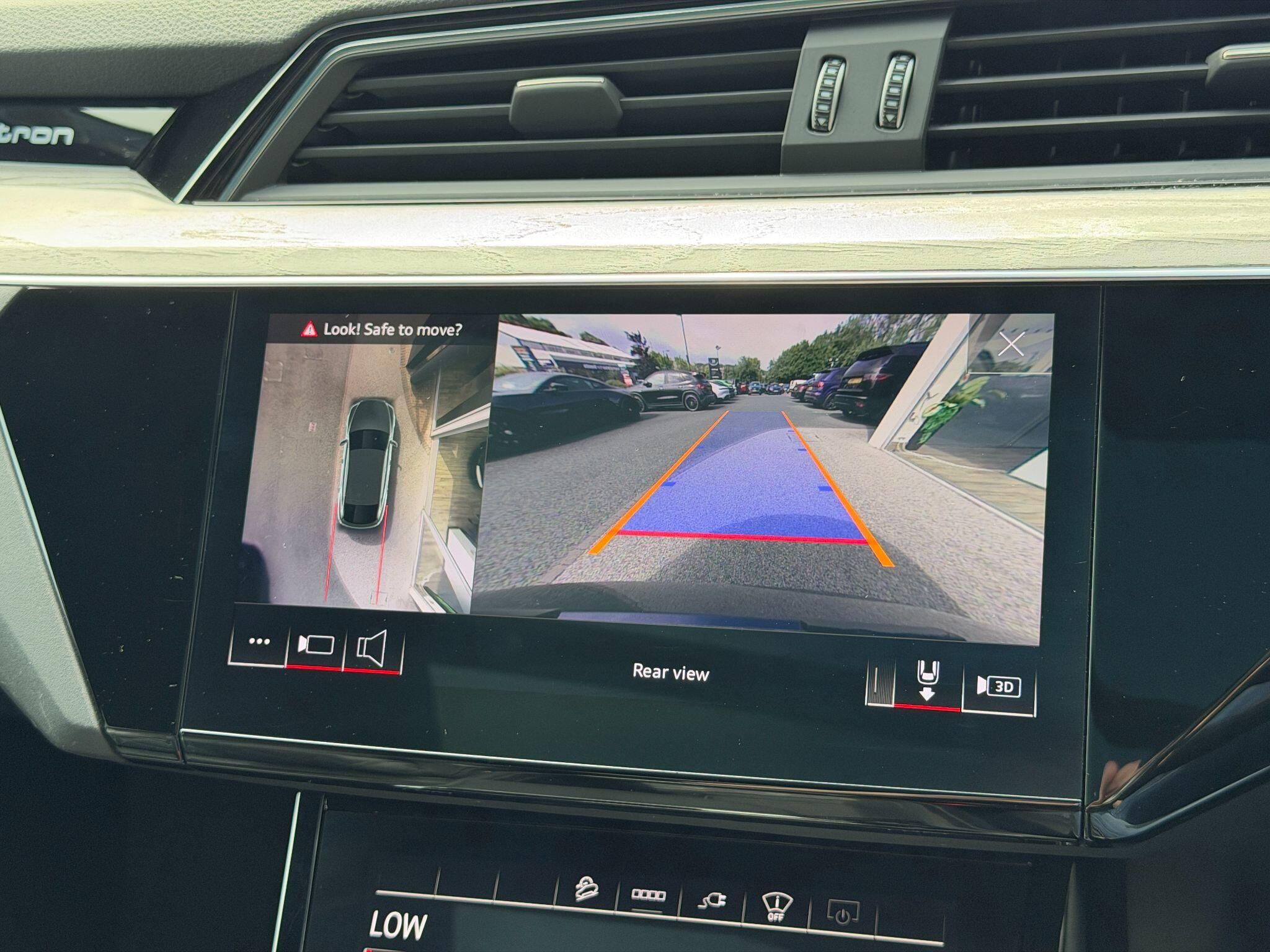 Audi e-tron e-tron Gallery Image