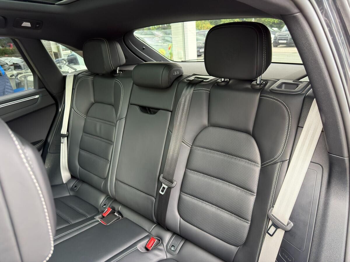 Porsche Macan Macan Gallery Image