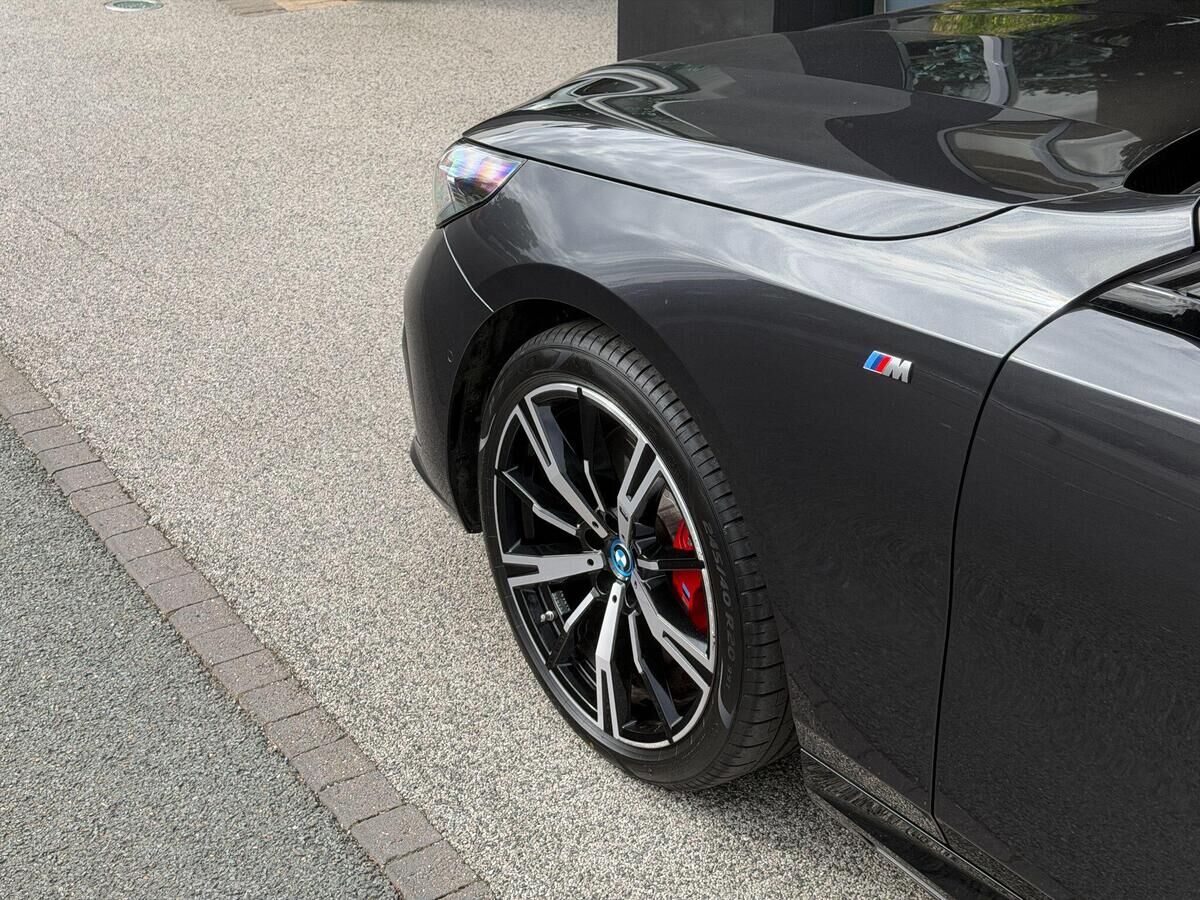 BMW i5 i5 Gallery Image
