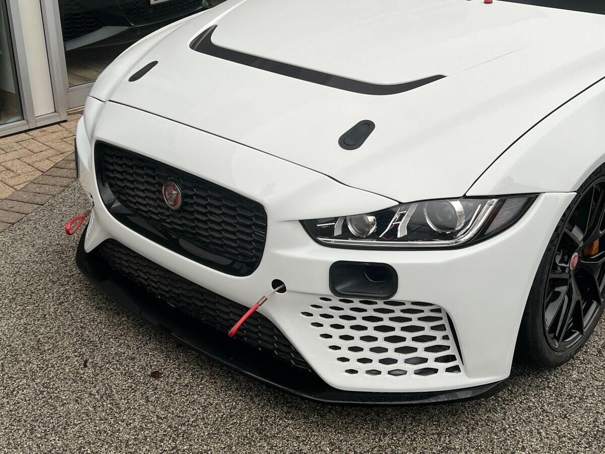 Jaguar XE XE Gallery Image