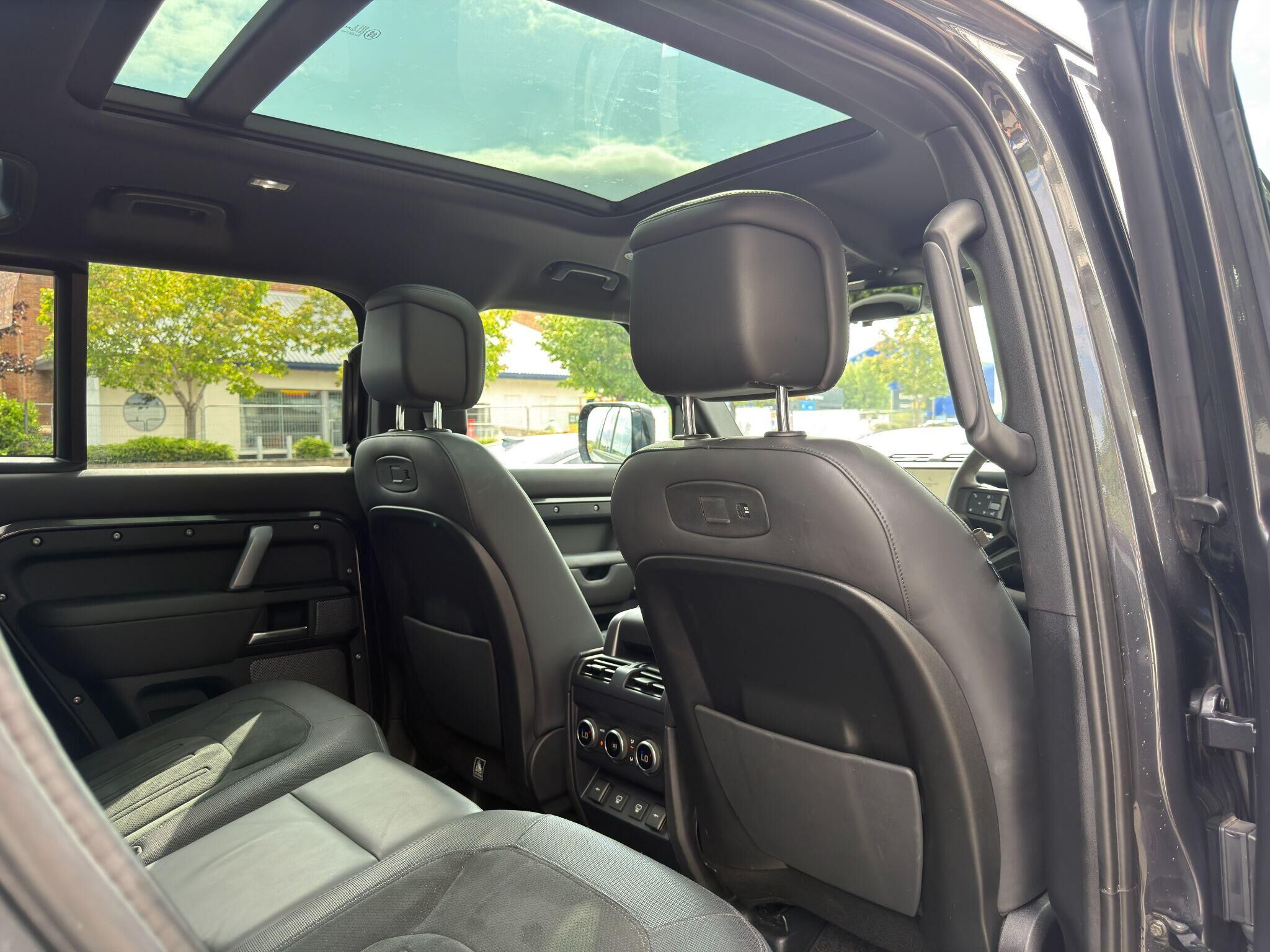 Land Rover Defender 110 Defender 110 Gallery Image