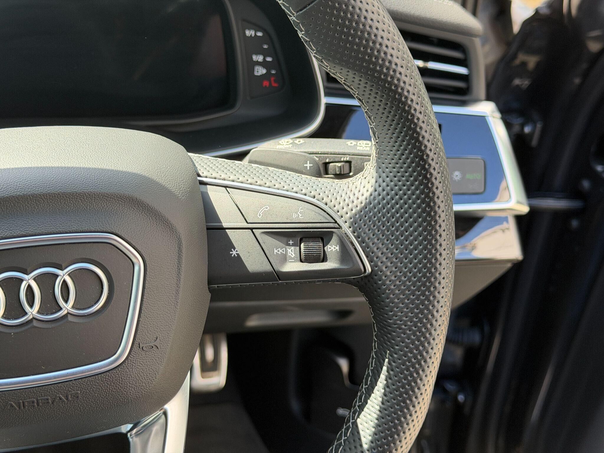 Audi SQ7 SQ7 Gallery Image
