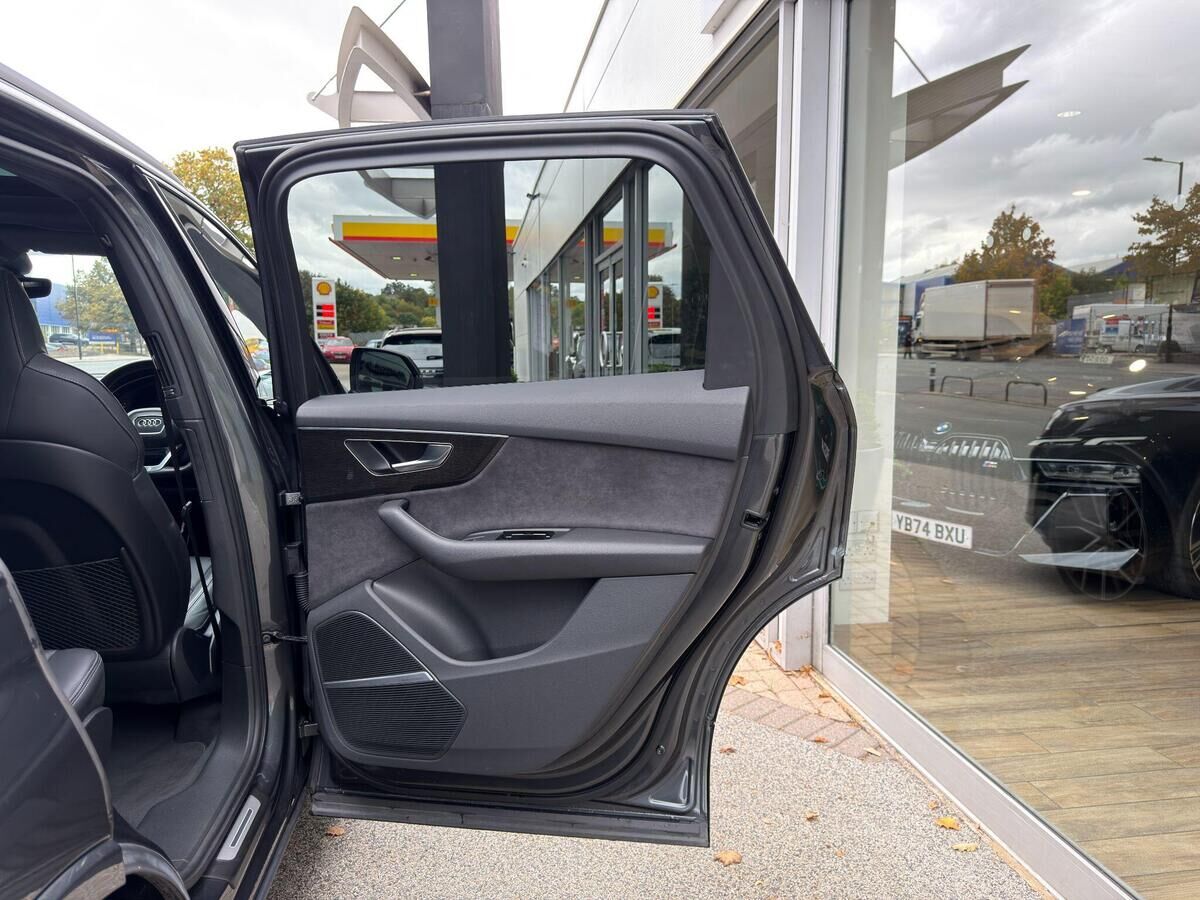 Audi SQ7 SQ7 Gallery Image