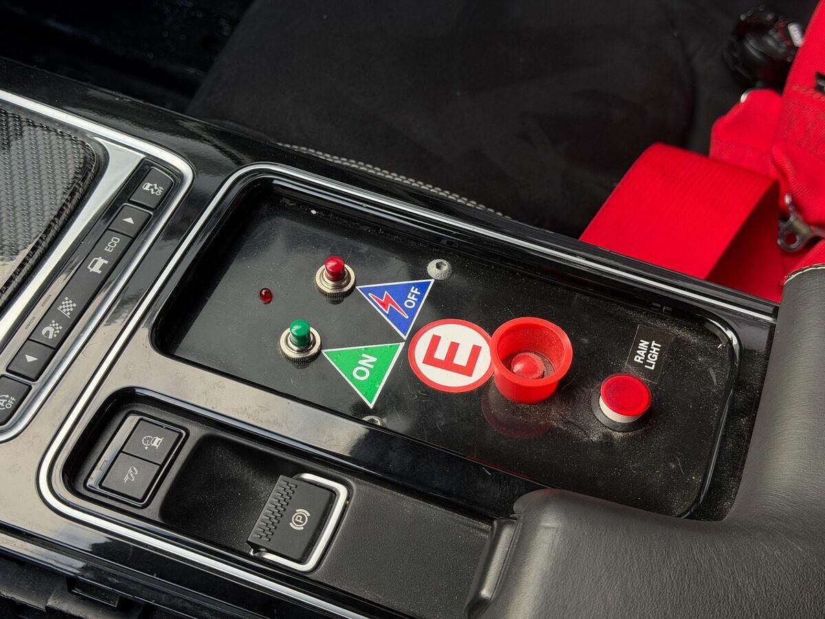 Jaguar XE XE Gallery Image