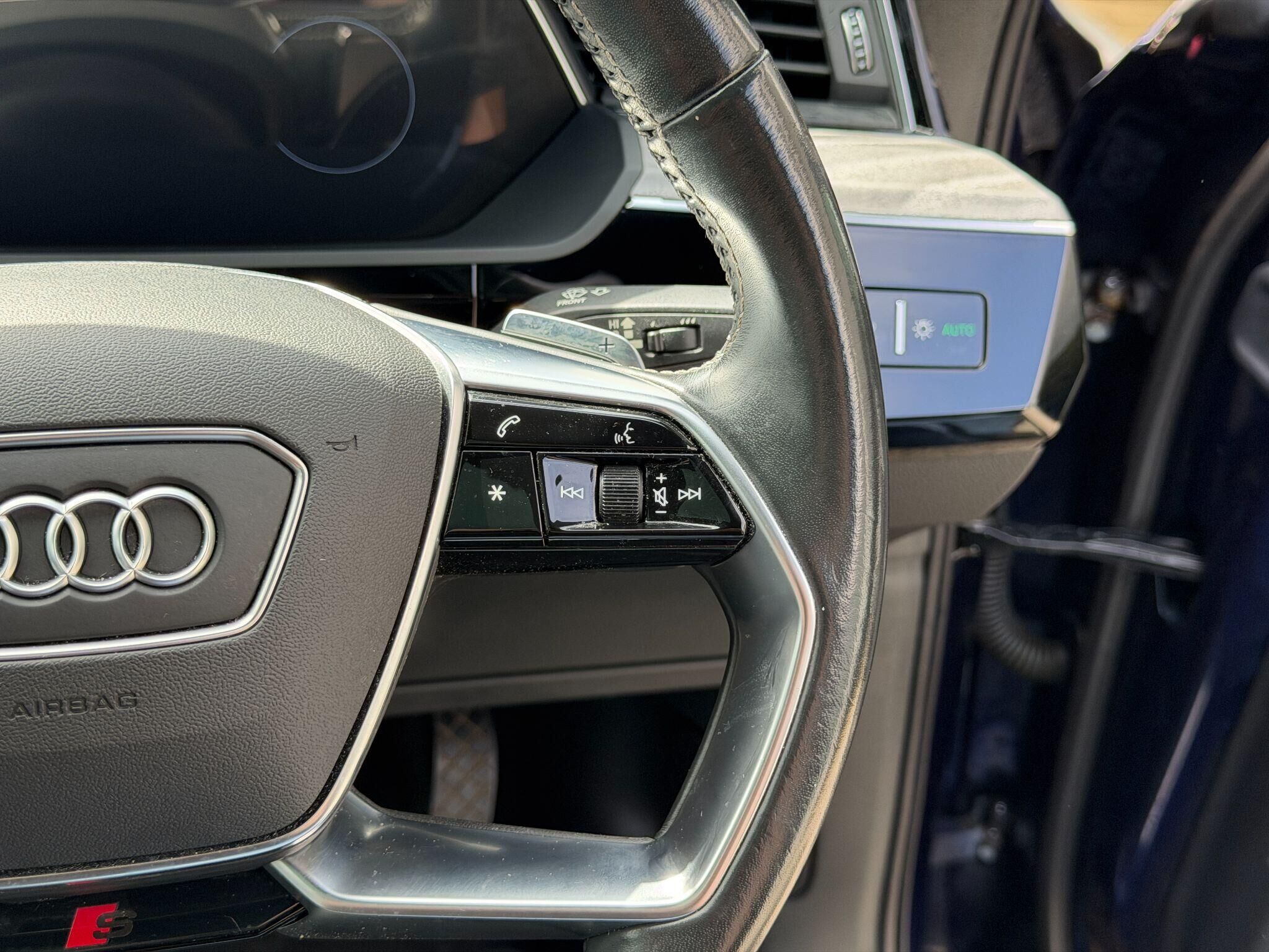 Audi e-tron e-tron Gallery Image