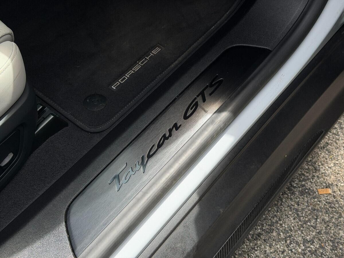 Porsche Taycan Taycan Gallery Image