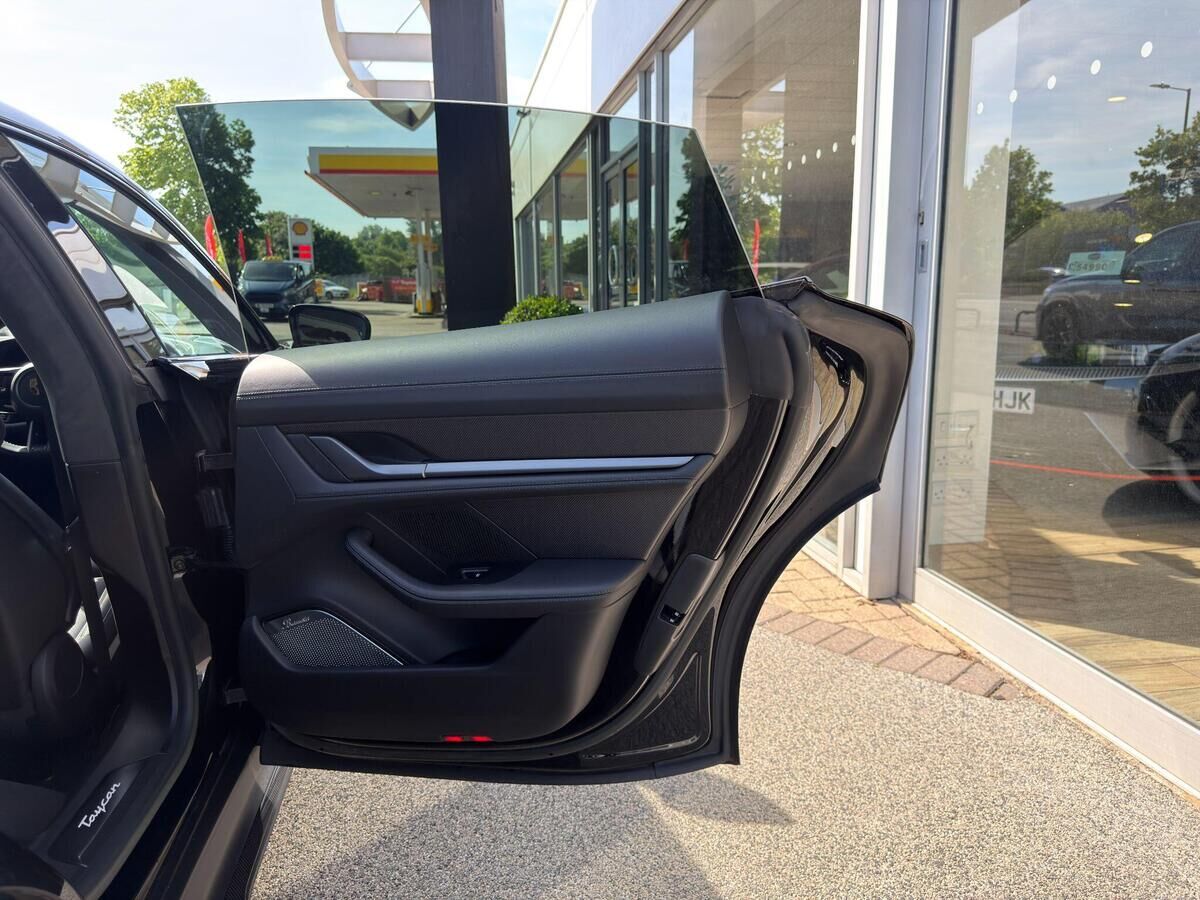 Porsche Taycan Taycan Gallery Image